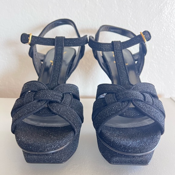 YSL tribute platform - Picture 4 of 12